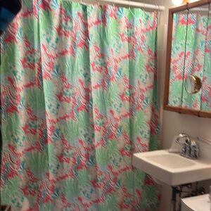 Lilly Pulitzer Garnet Hill Custom Shower Curtain
Gecko Print